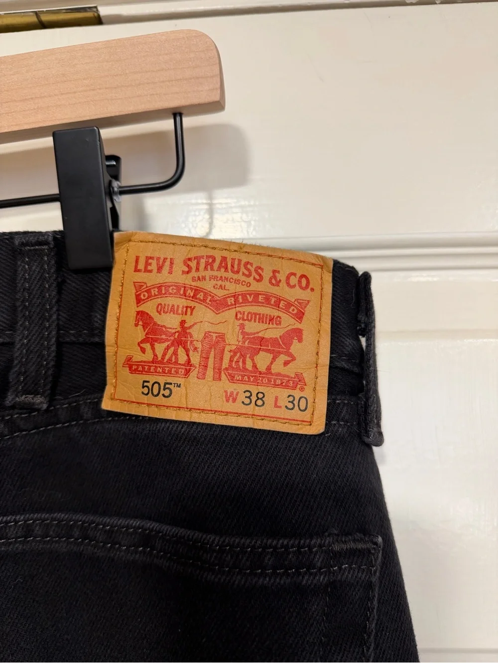 Levi's 505 Mens Black Denim 5 Pocket Straight Leg Jeans Size 38x30 Like New